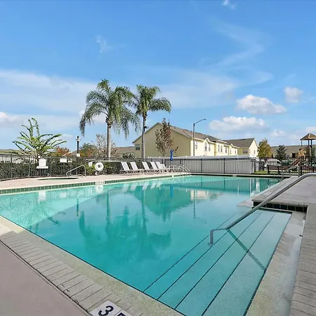 Remodeled Retreat: Tranquil Resort Oasis Near Theme Parks